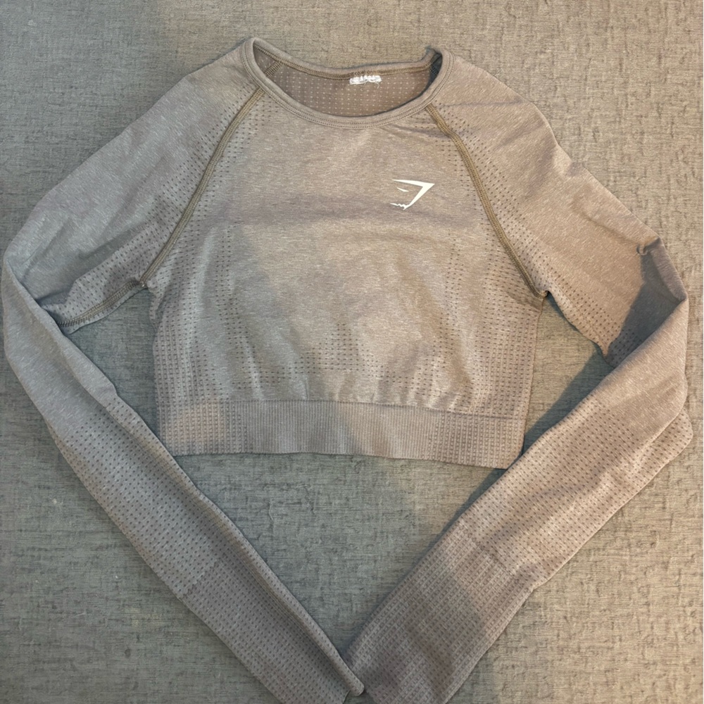 Gymshark long sleeve crop top size small nude color